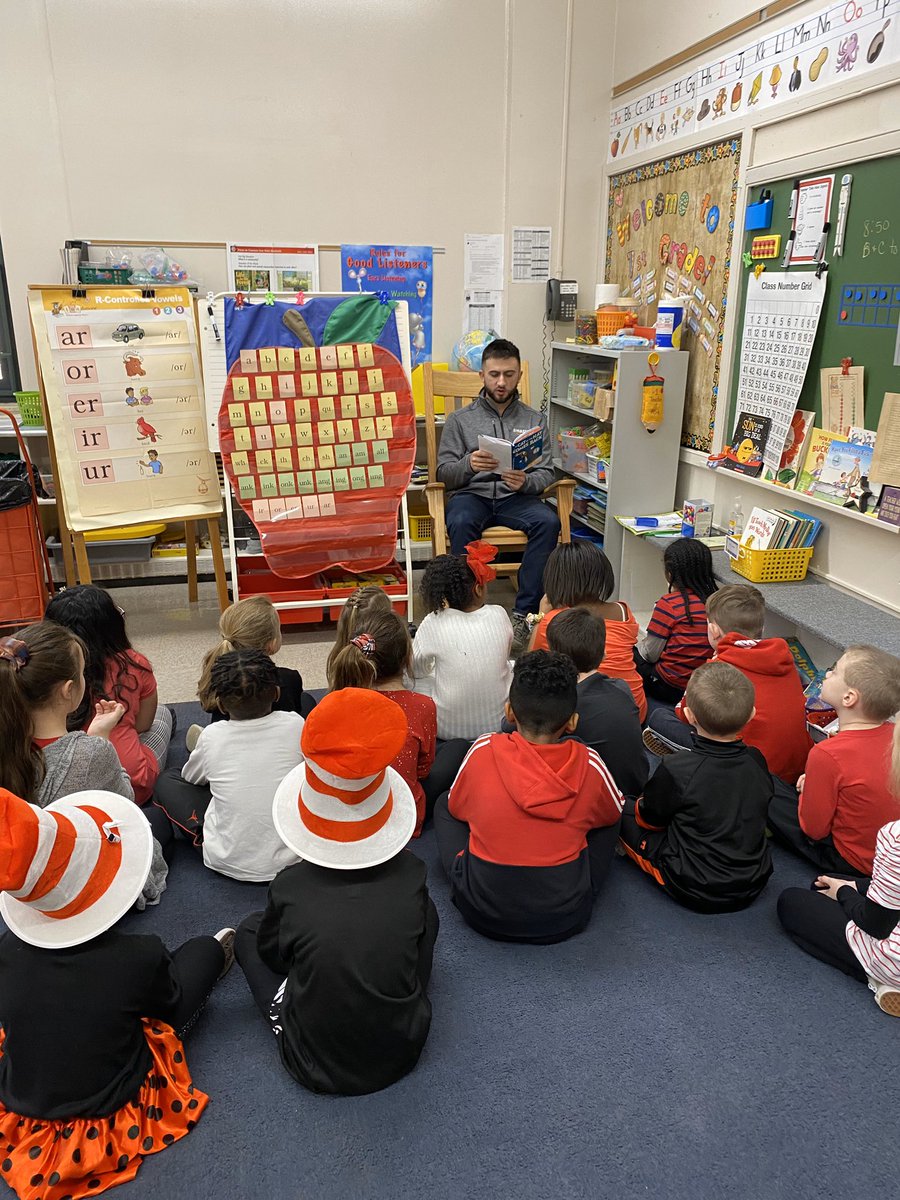 OVELEM's tweet photo. Thank you to the Amazon employees that came out to be our guest readers today. 📚 https://t.co/roMxQ94xRS
