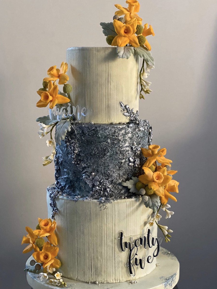 scastaloni's tweet photo. This year, our fave cake maker’s description of @mainedcm ‘ cake: Romantic industrial grungy look with her favorite flowers, daffodils #MaineMendoza #MaineTurns25 #LawyersForMaine @GingCL03 @KWMom02 @PhenomDei @ProfessorDei @Jannn1129 @mainegif @nettetomacruz @myhappypill0704 https://t.co/meLDi9kTBi