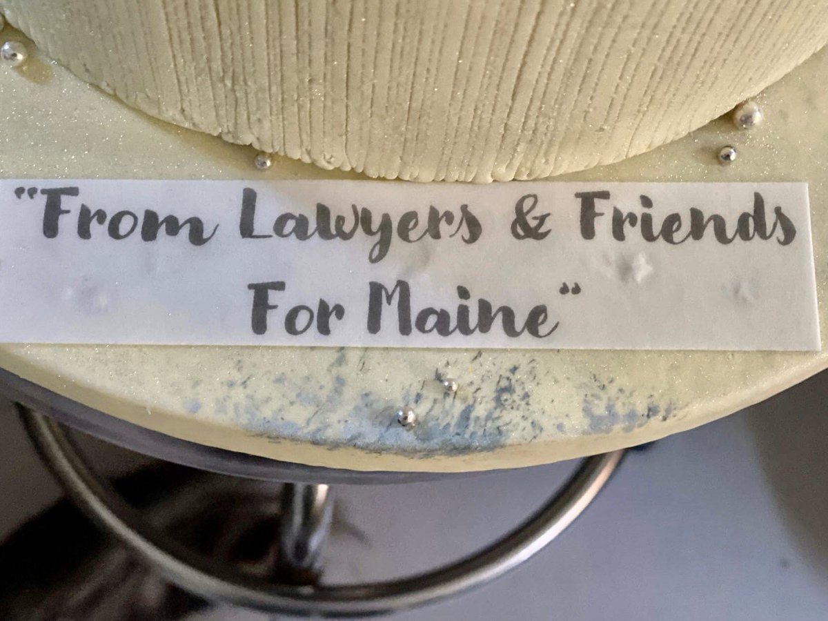scastaloni's tweet photo. This year, our fave cake maker’s description of @mainedcm ‘ cake: Romantic industrial grungy look with her favorite flowers, daffodils #MaineMendoza #MaineTurns25 #LawyersForMaine @GingCL03 @KWMom02 @PhenomDei @ProfessorDei @Jannn1129 @mainegif @nettetomacruz @myhappypill0704 https://t.co/meLDi9kTBi