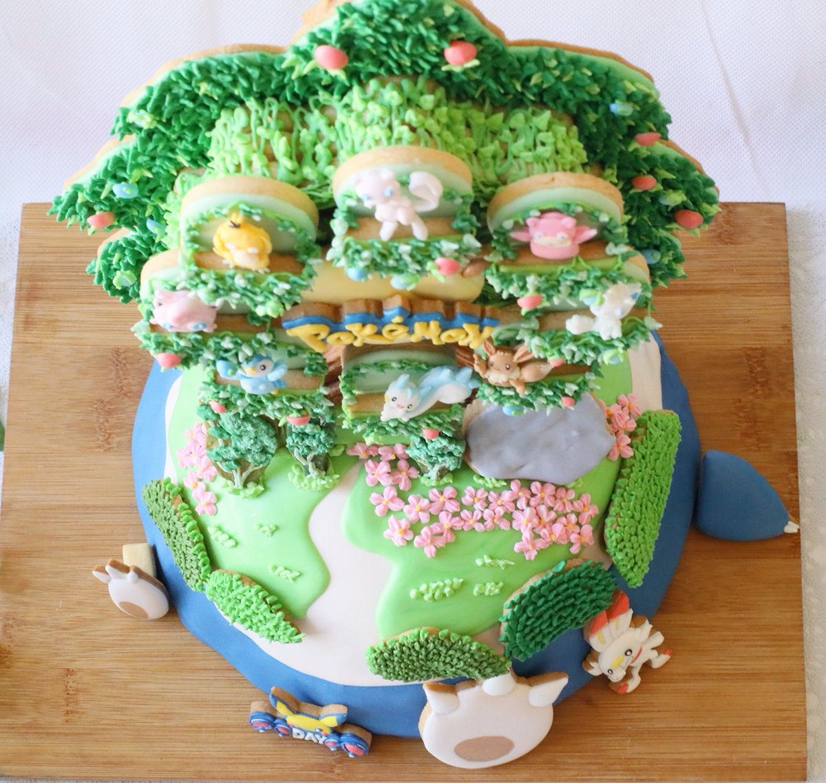 ホイップシュガーwhip Sugar お菓子なyoutuber 休校中におすすめの過ごし方 みなさーん家庭科の時間でーす アイシングクッキーを作りましょう クッキーを好きな形に切って アイシングクリームで色をつけて かわいいアイシングクッキーの出来上がりです