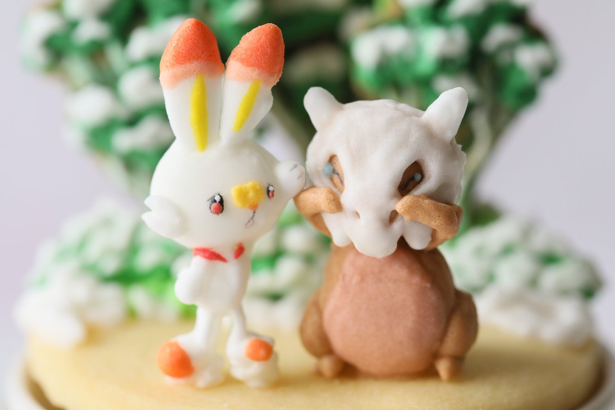 ホイップシュガーwhip Sugar お菓子なyoutuber 休校中におすすめの過ごし方 みなさーん家庭科の時間でーす アイシングクッキーを作りましょう クッキーを好きな形に切って アイシングクリームで色をつけて かわいいアイシングクッキーの出来上がりです