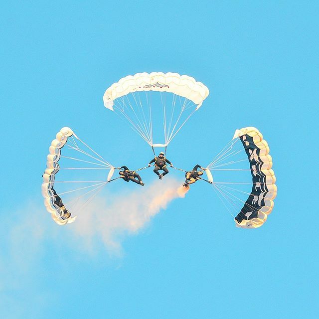 philballoonfest's tweet photo. It isn’t just balloons the will fill the sky! Watch out for the Jump Dogs Skydivers formation jumps as well 🪂🪂🪂✨🎪 only 2 more days to go :) #flyingcarnival2020 #skydivers #skydiving https://t.co/KxWf8By5uO https://t.co/Y81ACmI9Xx