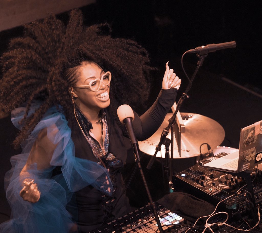 tokomurase's tweet photo. #SuziAnalog @suziAnalog #live @noisepop #noisepop2020 festival show @thenewparish in #Oakland #SFBayArea @NEVERNORMALRECS 
2.27.20:) great energy 🎵 
🤩👍 https://t.co/Q6KSDUGSg1