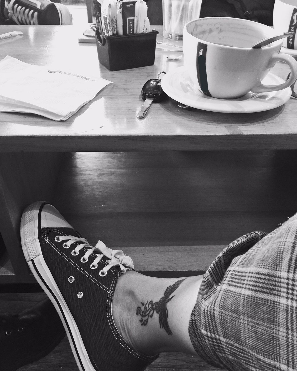 Solarest13's tweet photo. #mondaymoods ☕️☕️
#comfortableAF 😊 https://t.co/nlSDsqKaON