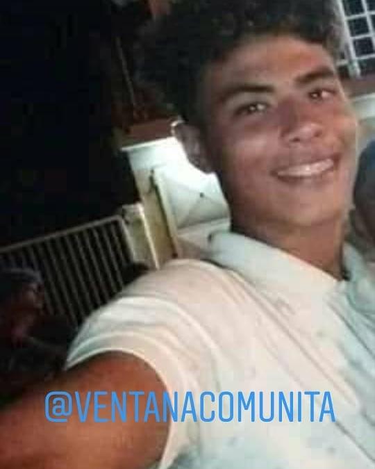 VentanaComunita's tweet photo. Lo que comenzó como un juego termino en muerte. 
Kelvin Obrayan Oliva, un joven deportista fue asesinado de forma accidental, jugaban con un arma de fuego, se disparo la pistola directo a la cabeza, el hecho ocurrió en la cancha techada de Ciro Caldera de Cumarebo, a las 7:30 p.m https://t.co/ZOQCKvUhpm