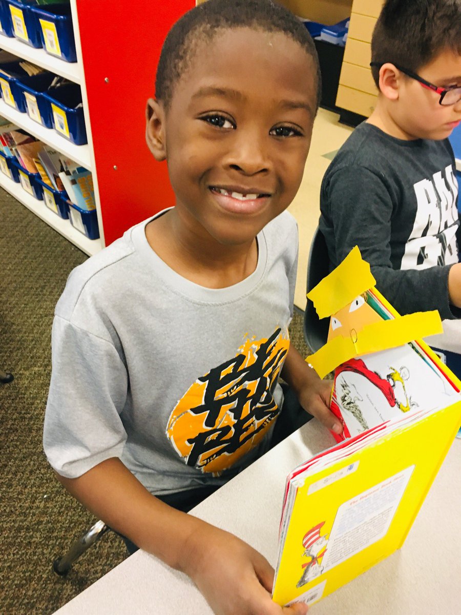 ATeachMoore's tweet image. Reading makes Monday our fun day! @eprayzorelem @dentonisd @One_and_Ready #Moorefuninfirst #AlwayslearningMoore #ReadAcrossAmerica