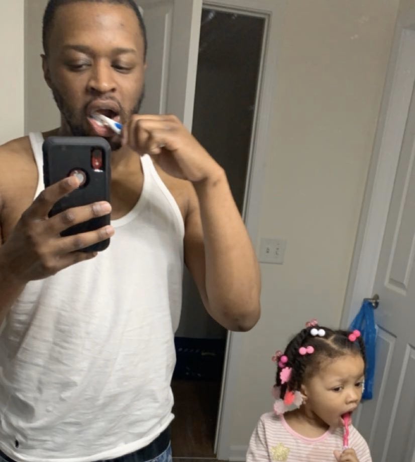 iamtd_93's tweet photo. #DaddyDaughterThings hygiene is 🔑😁 https://t.co/fBeM4fdjV1