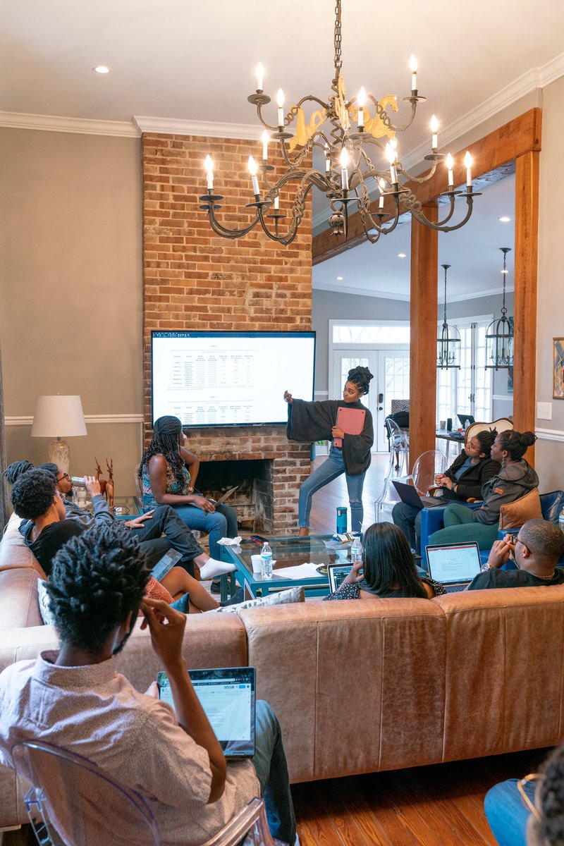 SPSPnews's tweet photo. Each year at #BlaSPR, we do a data blitz. This serves as a space for us to receive feedback on our current projects and share our research with other graduate students of color who have similar interests. Many collaborations have began from these data blitzes in the past! https://t.co/cGkrO5Rchc