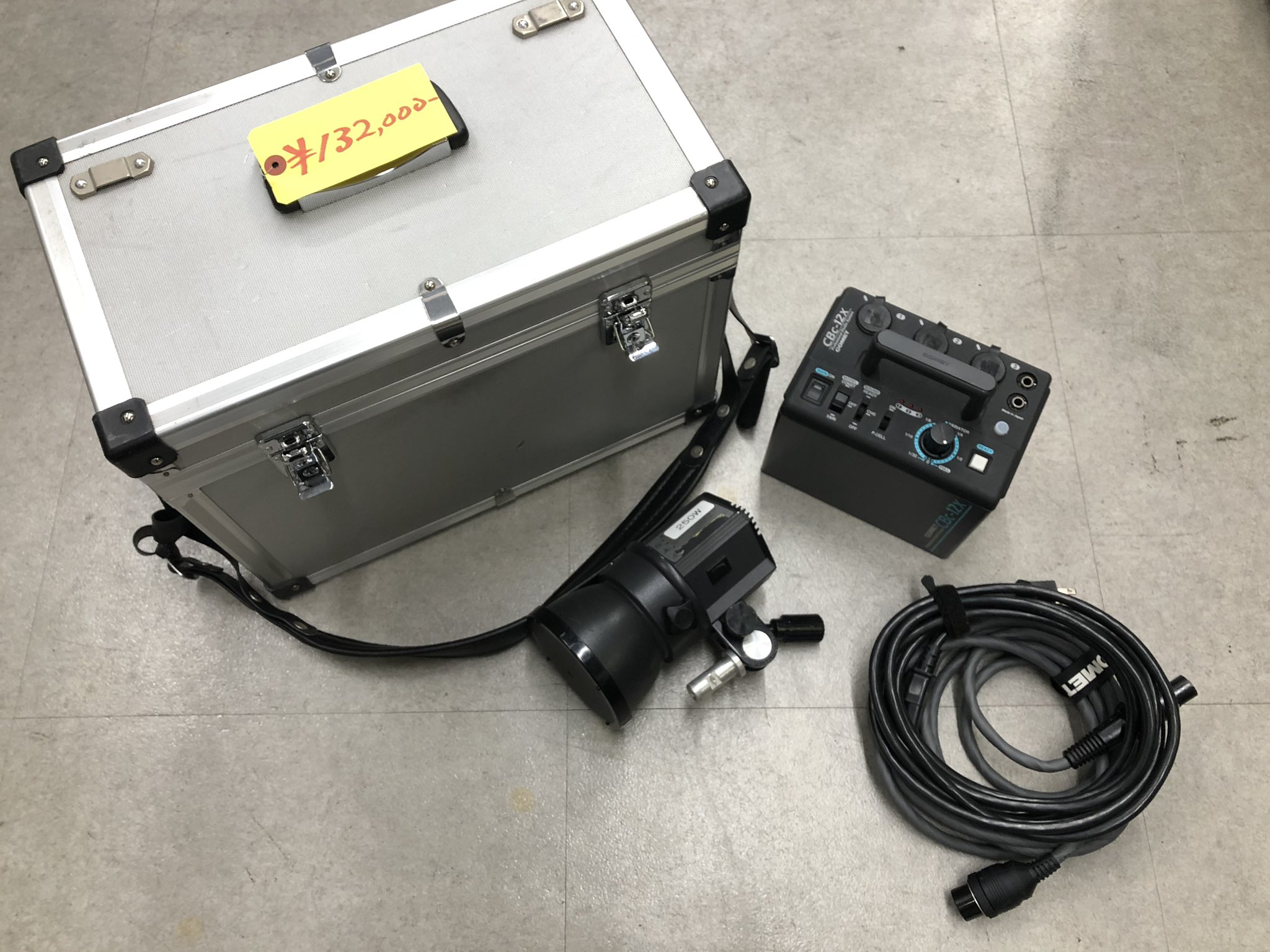 ストロボ コメットCBc-12X - その他 ストロボ コメットCBc-12X - その他