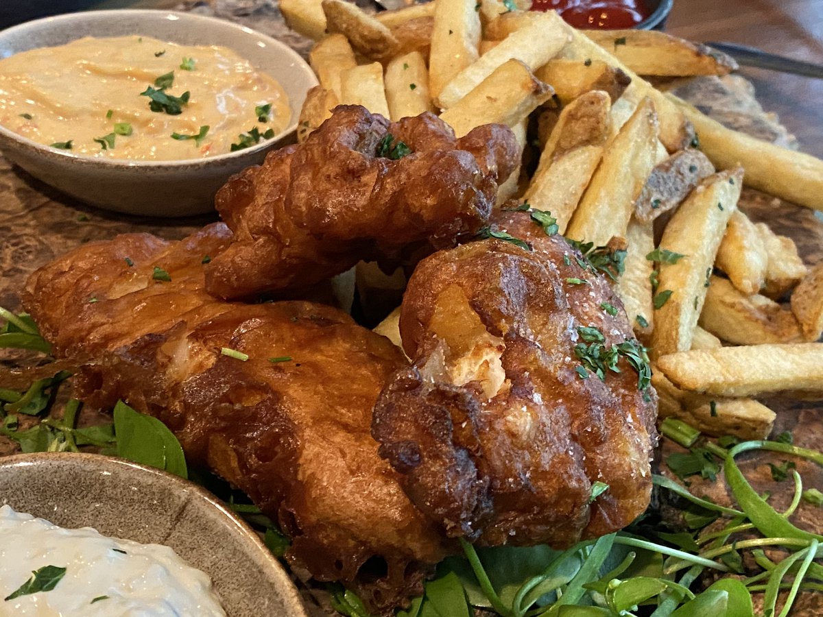 wildAKpollock's tweet image. Our first stop tonight for #WildAlaskaPollockWeek is @aerlumeseattle for some delicious #WildAlaskaPollock fish and chips! Talk about elevating our #PerfectProtein to a new level and look at this presentation! #AmericaWinsAtSeafood @Alaska_Seafood