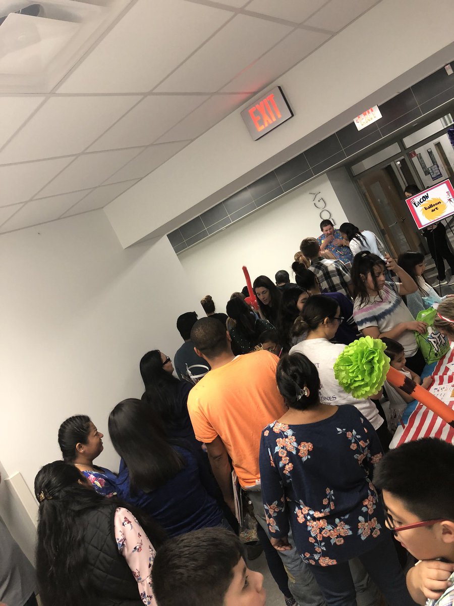 mcconnellh88's tweet photo. #TylerISDLitCon books, prizes, and lots of fun! https://t.co/Qyni1RXRF8