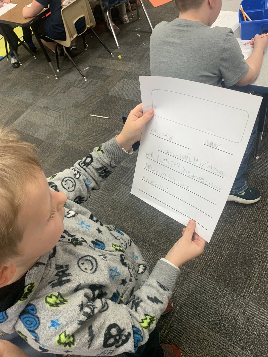amber28reeves's tweet photo. I love when kids apply their knowledge from the previous unit on the preassessment for the new unit. Kindergarteners impress me big time! #whywisd @bweroos #rooswrite https://t.co/1NOBMtoRD0
