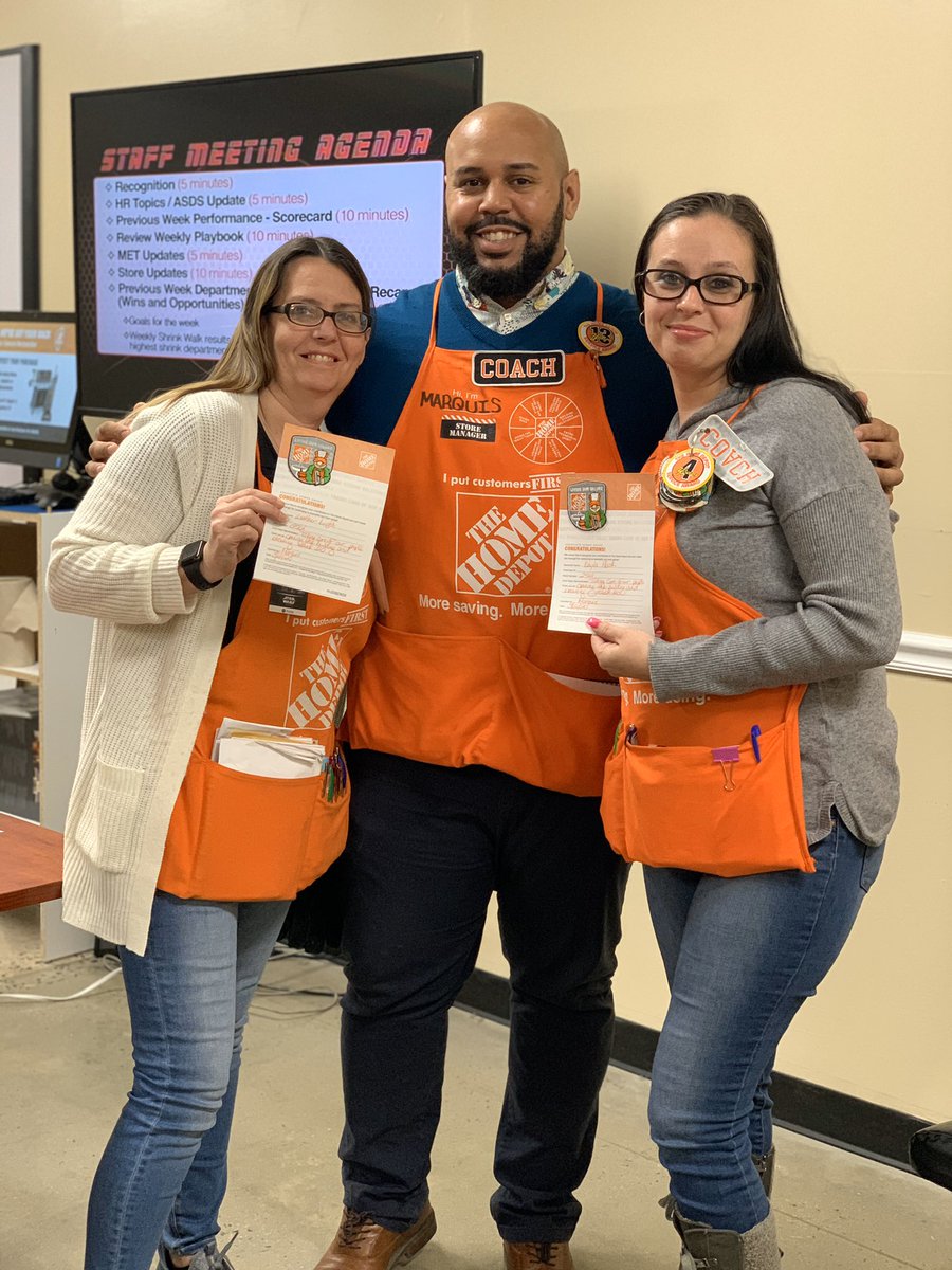 LadyDiBowman's tweet photo. @Heather59201250 &amp; @Kaylalynn2501 being recognized for taking care of our people @M_Carter_SM https://t.co/YLrmrx2GVM