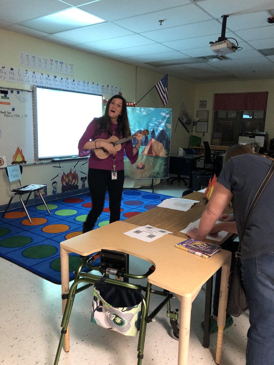 AlysonDurrett's tweet photo. Camp Read S’more! @columbiaeschool #gofourthCES #cesastros https://t.co/tCvZQoaIeT