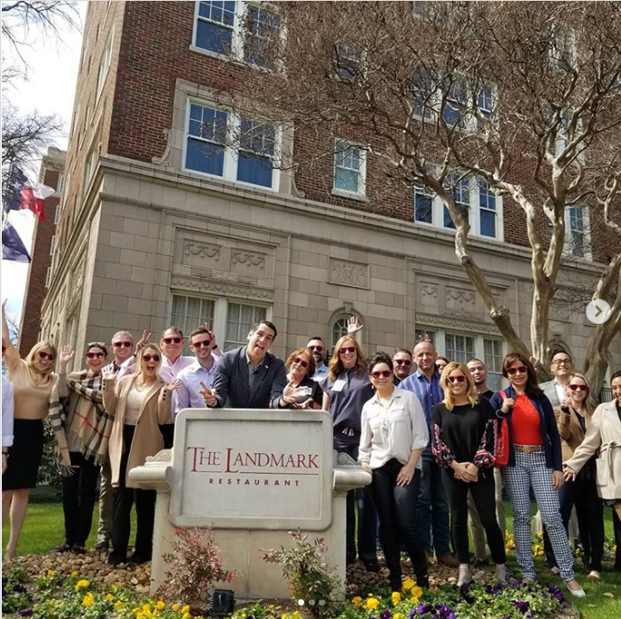 We don’t know if it’s the residual effects of training with that #fotona laser, but you guys look like a million bucks!

Repost: @kgb1919 

ow.ly/EGCz50yB5we 

#warwickmelrose #thelandmarkrestaurant #fotonalasers #aesthetic #dallas