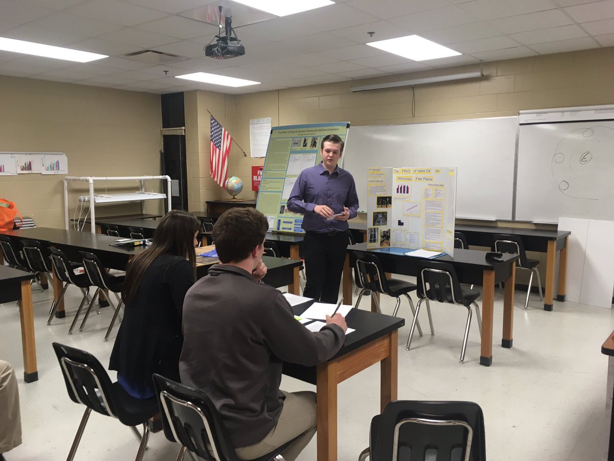 andetlefsen's tweet photo. SCIENCE FAIR NIGHT!!! @ccpsactivities @centralcityms #bisonscience https://t.co/YGXglrUU0J