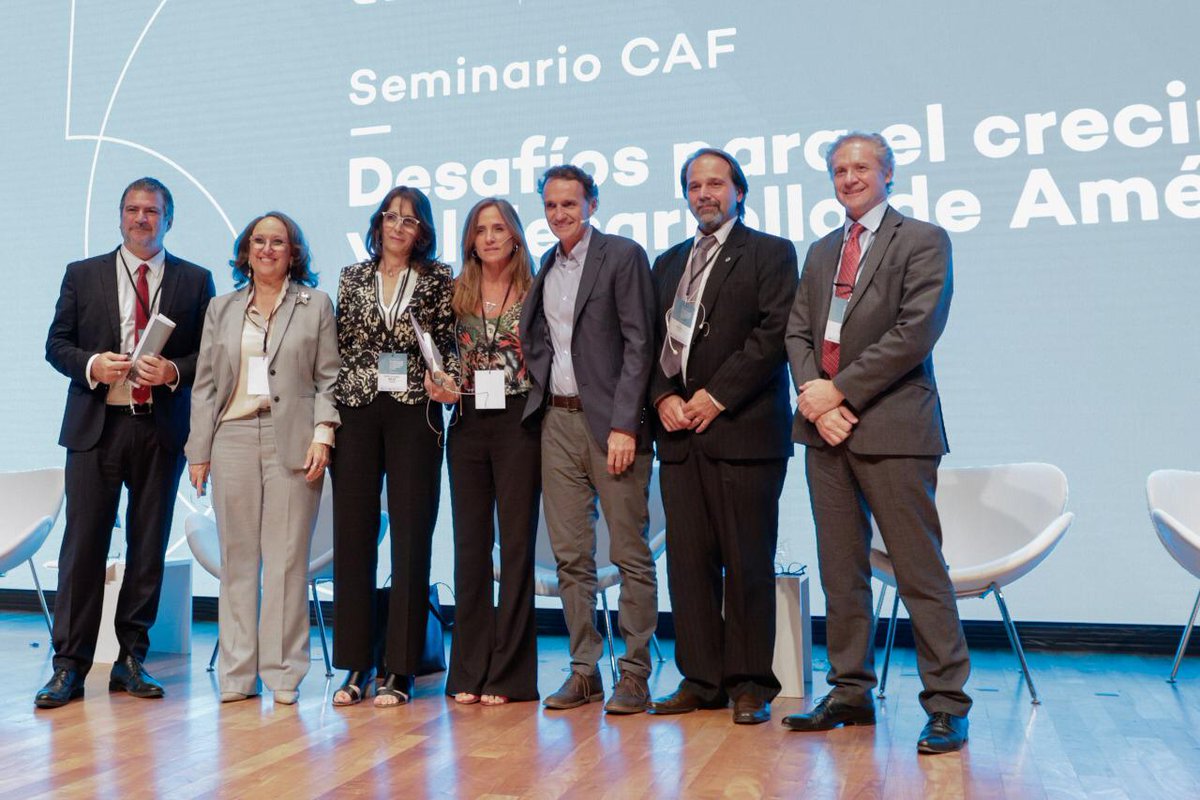 crpabloherrera's tweet photo. Hoy participe del seminario “Desafíos para el crecimiento y el desarrollo de América Latina” organizado por @AgendaCAF. Y @chrisasinelli 
#DesarrolloArgentina por invitación de @MauricioGiraudo @sabrina_scala https://t.co/tATzFVmfgS https://t.co/cHxRtcSSOE