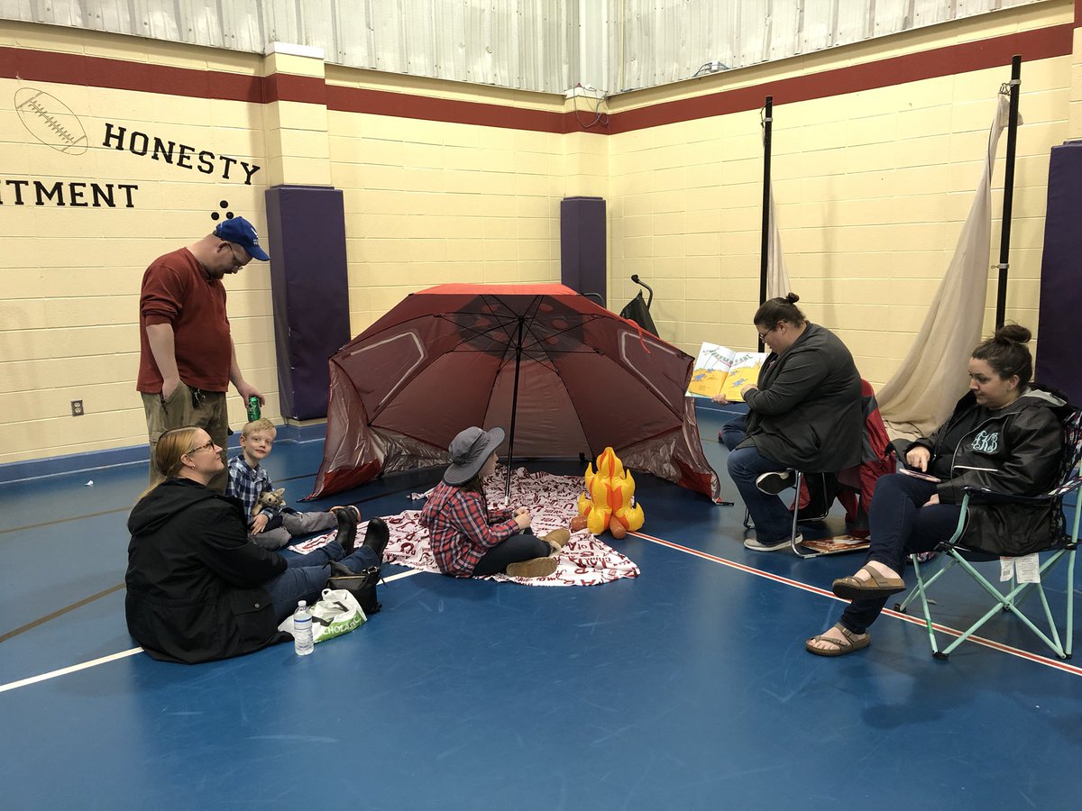 AlysonDurrett's tweet photo. Camp Read S’more!  Students enjoyed a Free book, fortune cookies, s’more snack mix, hot chocolate, reading around the campfire and prizes from area restaurants! https://t.co/PldXkZLZkG
