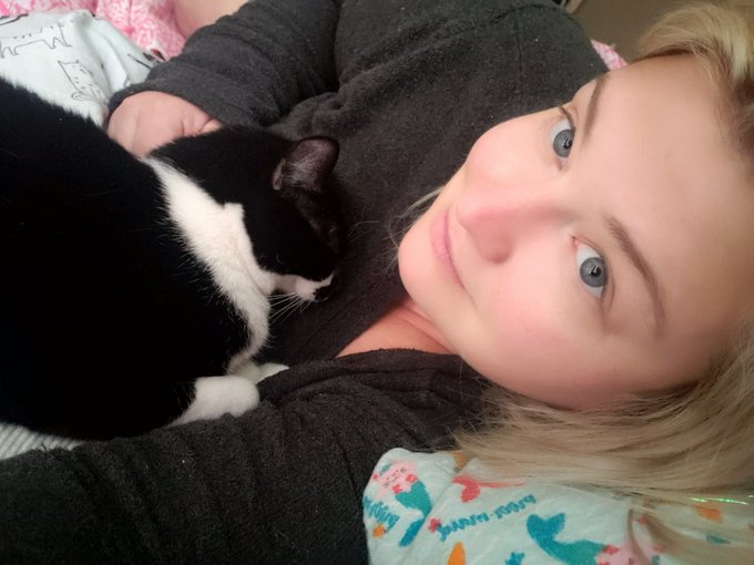 I'm super single for a women that get proposed to 20x a day 😂 #catlady  #singlegirl https://t.co/kXE<a href="/tag/catlady"class="tags"><span>#catlady</span></a><a href="/tag/singlegirl"class="tags"><span>#singlegirl</span></a>