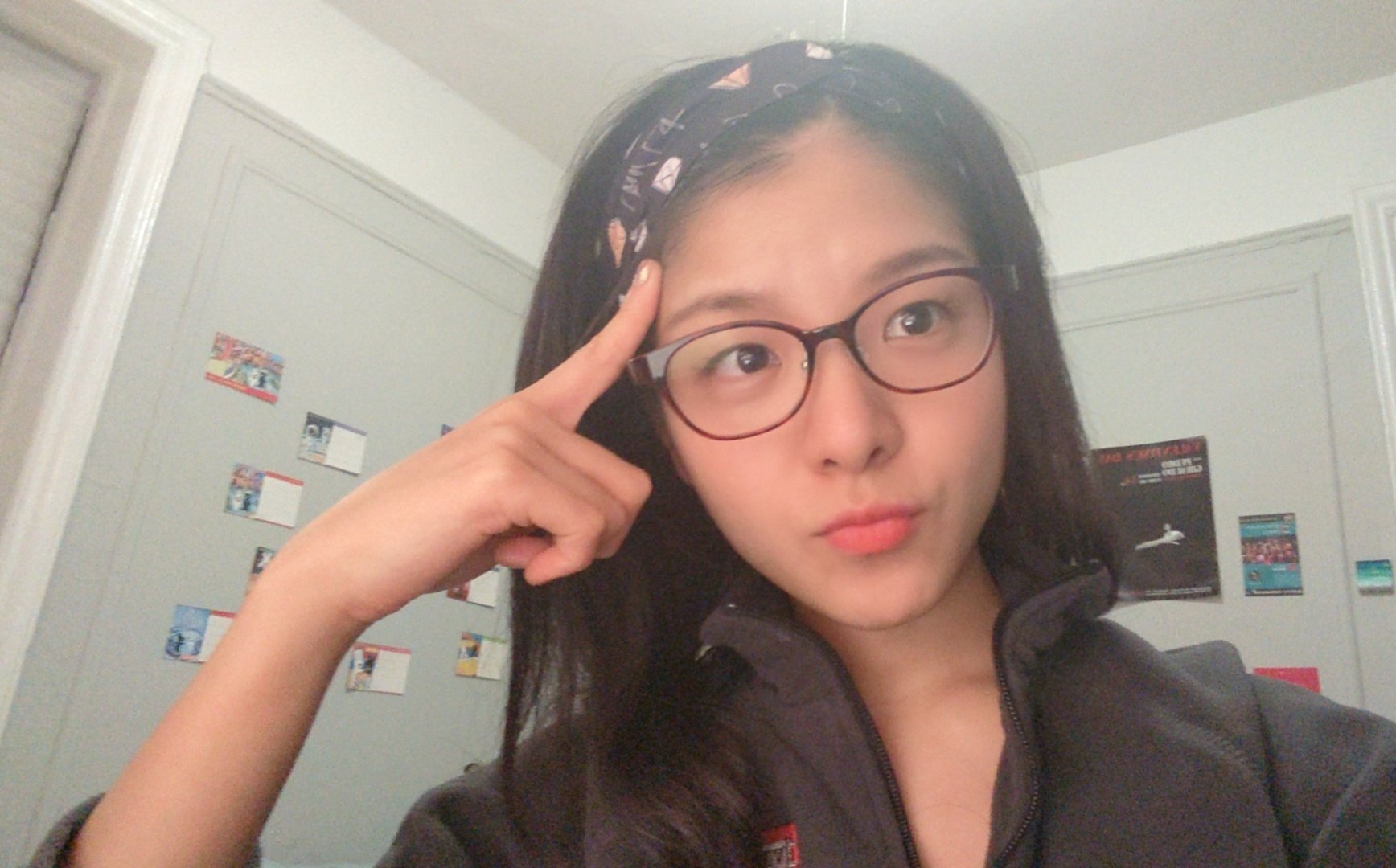 廣津留すみれ｜Sumire Hirotsuru on Twitter &quot;本日は部屋着＆メガネで完全引きこもり仕事DAY！ 前髪が邪魔でヘア