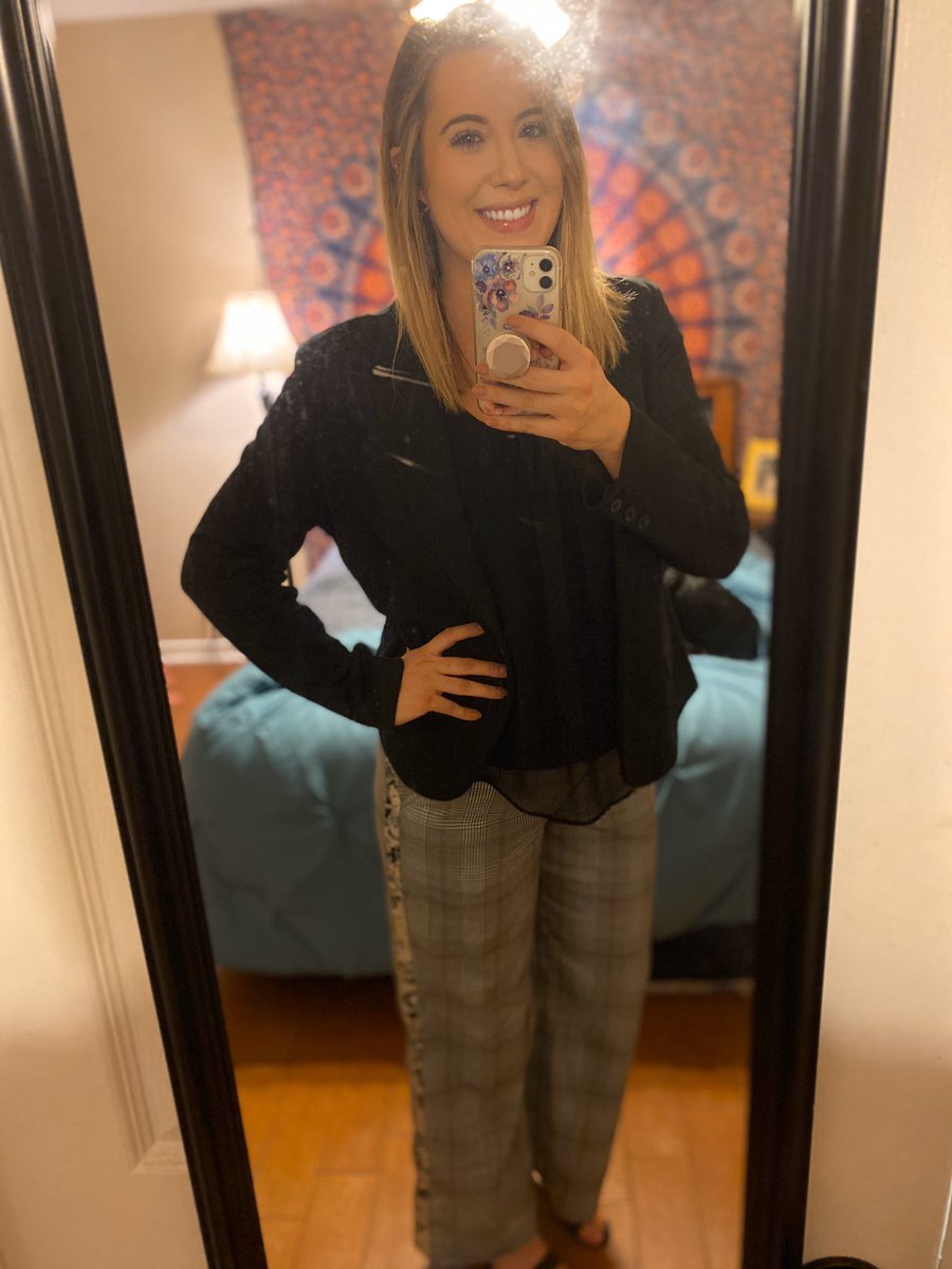 lindsmariee's tweet photo. Outfit that got me a big girl job today 🤪 #happpppy https://t.co/eeNYBZgfj0