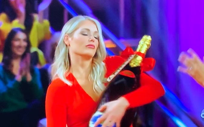 felicia_hoyt7's tweet photo. Everyone my age already having kids and I’m over here like...

#TheBachelor https://t.co/NrwqwQDzbB