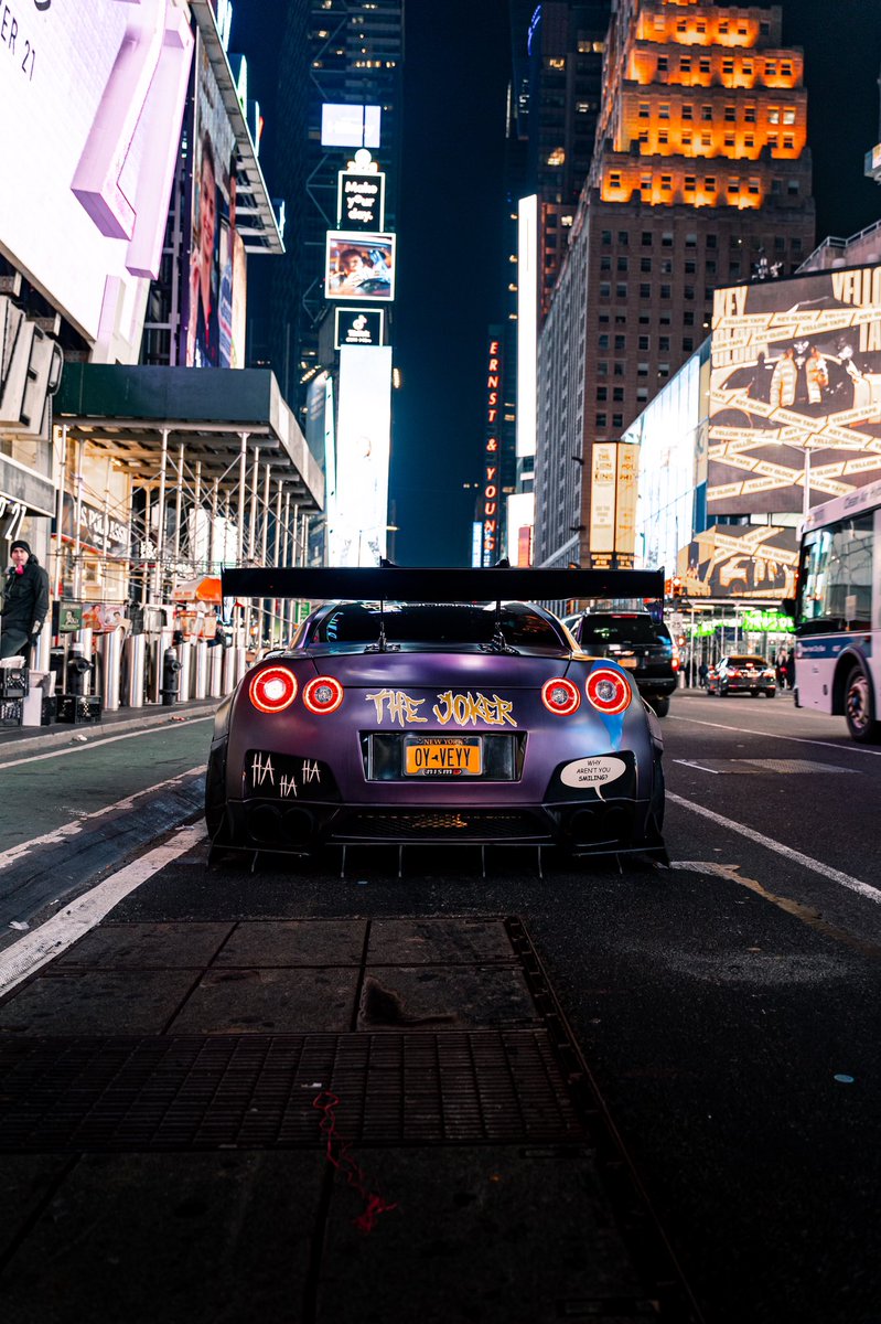_MRKSMN's tweet photo. I can’t help but feeling. #NissanGTR #Libertywalk #nissanusa #TimesSquare https://t.co/vkSQ0tTFkt