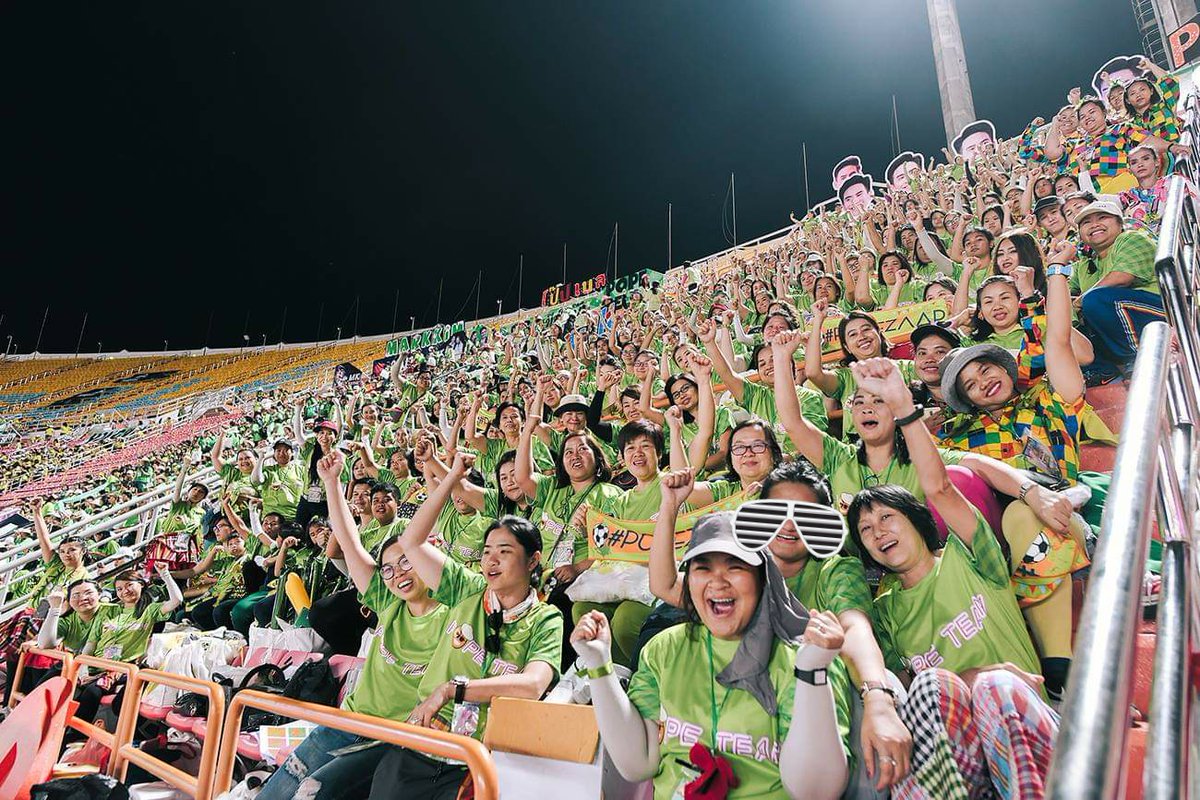 456pdpd456's tweet photo. เมื่อวานครบรอบ1ปีงานบอลช่องเป็นอีกงานของความทรงจำดีๆที่เรามาร่วมแรงร่วมใจกันมาทำpjทั้งpcและ #popearmy ประทับใจทุกๆคนมาก😍ความรักของเราและพป.ได้โอบกอดกันไว้แล้วนะคะและเราจะโอบกอดความรักแบบนี้ตลอดไป..พวกเรารักพี่โป๊ปนะ(มาช้าแต่มานะ)😆 #savefans #savepopezaap #allforyou #popezaap https://t.co/gukc5qDdsF