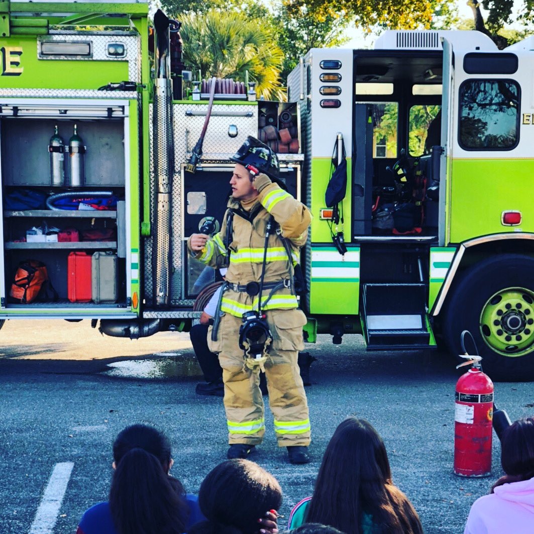 MiamiSunsetMed's tweet photo. The Knights Medical Magnet is proud to have industry leaders on our magnet staff! 🏥🚨🔥 Meet Firefighter Daniel Ferrell. A 12 year veteran member of @MiamiDadeFire 👨‍🚒He brings a wealth of knowledge to the Emergency Medical Responder Course. 👏@CTEMiami @NAFMiami @NAFCareerAcads https://t.co/NJEx5wmEEH