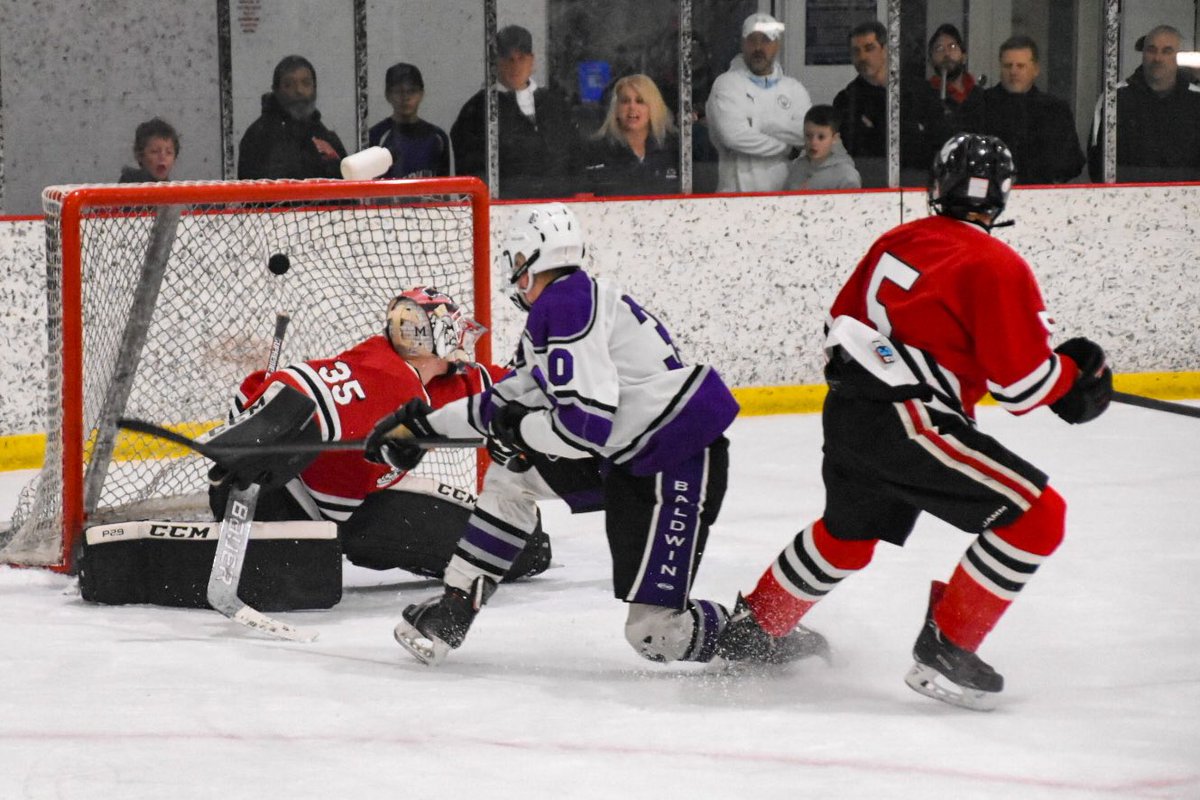 Baldwin advances to the semifinals with a close 1-0 win over the Meadville Bulldogs. The Highlanders will face Mars in the semifinals at the RMU Island Sports Center on Mar. 11 at 9 p.m.
burghhockey.com/lone-dylan-bel…