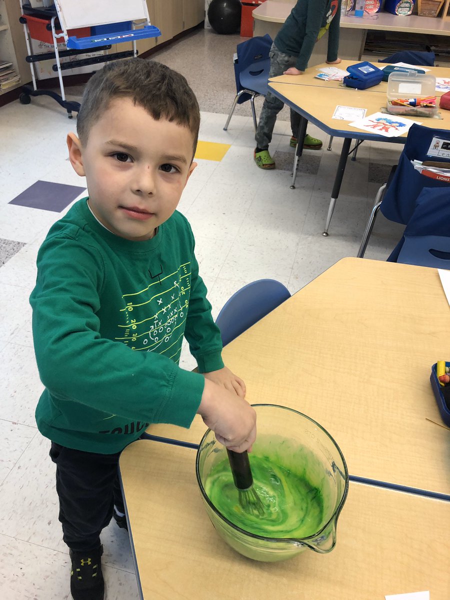 TuttonKinder's tweet photo. Happy Birthday Dr. Seuss! Yes we like green eggs and ham! Sam I am! #ReadAcrossAmericaDay @TuttonKinder @Nokobulldogs @SachemSchools https://t.co/wtnQcU7GlA