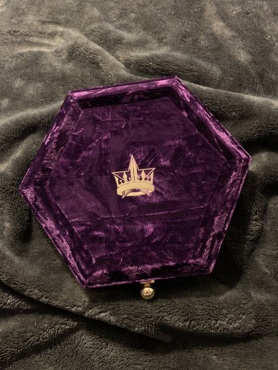 greenqueenbty's tweet photo. Omg!!!! It’s here 😱😱 My very first @JeffreeStar product!!!! I am beyond excited and still can’t believe this is my first purchase with @JeffreeStar !!!! Eeek 🥰🥰 https://t.co/wXIbZvo9v4