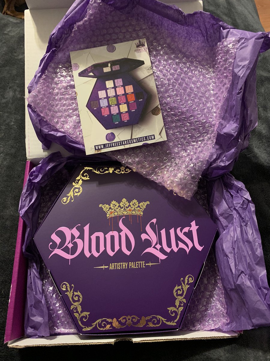 greenqueenbty's tweet photo. Omg!!!! It’s here 😱😱 My very first @JeffreeStar product!!!! I am beyond excited and still can’t believe this is my first purchase with @JeffreeStar !!!! Eeek 🥰🥰 https://t.co/wXIbZvo9v4