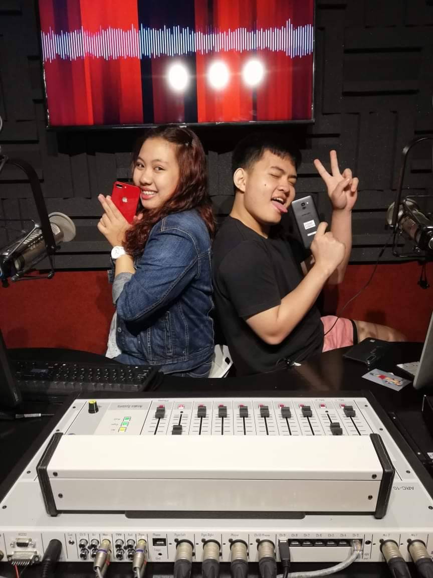 mapuarc's tweet photo. Quick Brunch is here! ๐
Tune in as Mak and Rich turn on their techie side as they talk about which brand is more superior: iPhone or Samsung. ๐ฎ
Also, answer our #QuickQuirkyPoll on twitter!
Listen at: https://t.co/edZphcGeo2
Let's go! ๐ถโค๏ธ https://t.co/7W8ksmXuNf