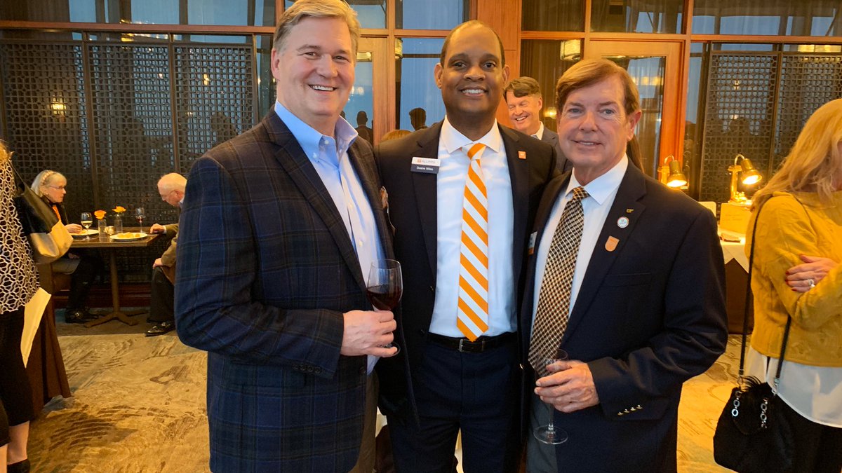 #VFL were out in ATL tonight! Fantastic Big Orange Reception with <a href="/DondePlowman/">Donde Plowman</a> and #utkalumni 🍊