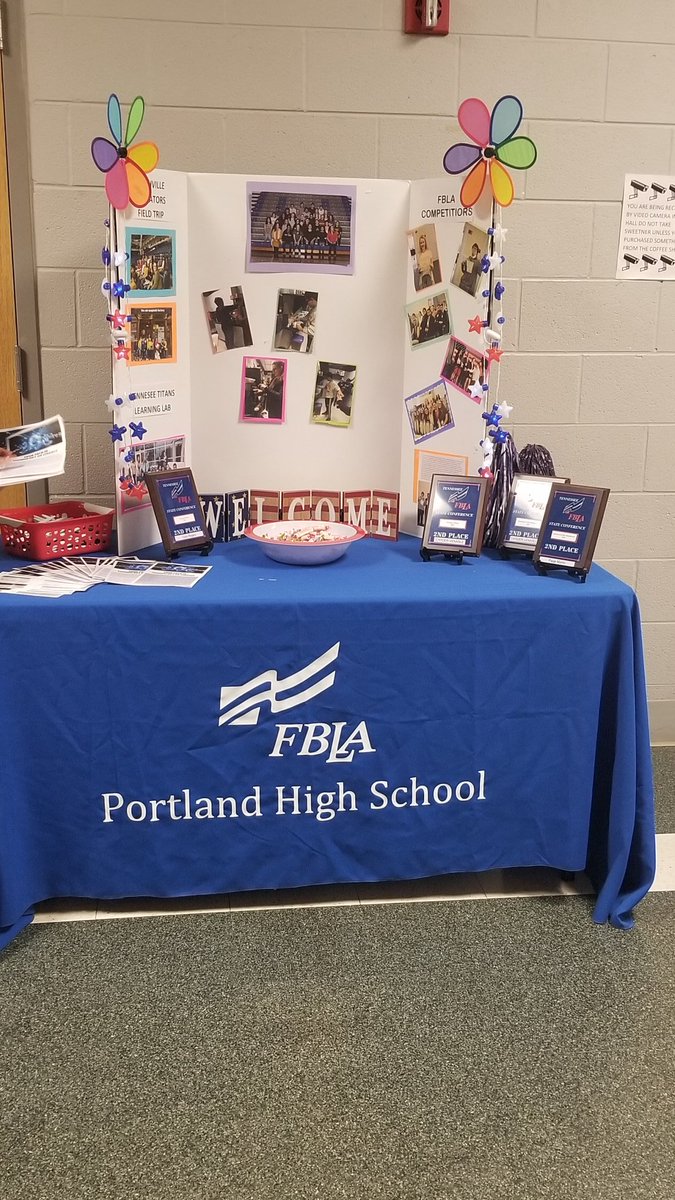 Portland_FBLA's tweet photo. Future Business Leaders of America. Another successful CTE night at PHS. Register for a business class at your registration meeting. #computerapps #digitalarts #advancedcomputerapps #phsyearbook https://t.co/1vcCB8kB7C
