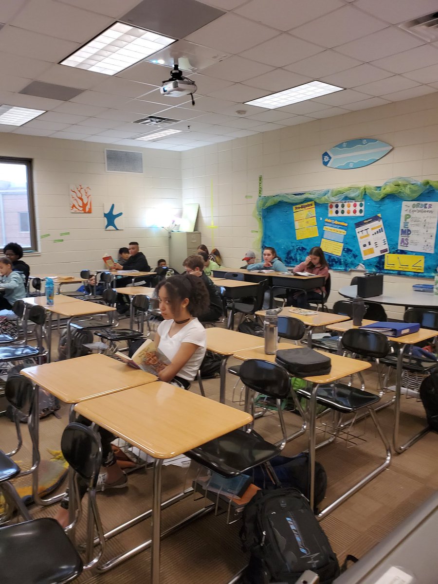 KristyOSako's tweet photo. Read Across Richmond Hill!  @JenJsteigelman @RichmondHillMS #wildcatswin https://t.co/lmcicteaXF