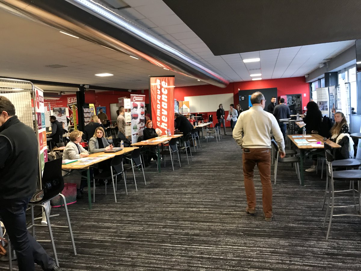 Chevanceremorq's tweet photo. Forum de l'emploi aujourd'hui, mardi 3 mars, au stade de Roudourou ! A la recherche d'un emploi ou ayant un projet de reconversion professionnelle, 103 entreprises et 40 centres de formations sont prêts à vous recevoir toute la matinée !!
#emploi #formation #guingamp #recrutement https://t.co/FRbAfn1o3I