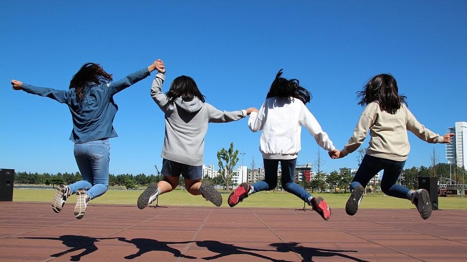 Binnen het onderwijs moet meer aandacht komen voor sociaal-emotionele vaardigheden, zoals het geloof in eigen kunnen,beheersen van emoties, aangaan van relaties met anderen en het kunnen omgaan met tegenslag #onderwijs #onderzoek bit.ly/2TgFJsI
