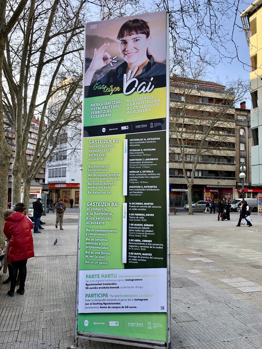 SistemasArco1's tweet photo. Para las fotos de la campaña #Gasteizenbai han participado cuatro negocios de #Vitoria
👌🏼 La pizzería   @Dolomiti1981 
👌🏼 La tienda de discos @vinylora 
👌🏼 La tienda de ciclismo @Txirrinduz 🚲
👌🏼 La peluquería Goretti https://t.co/MQIgF8Nd0R