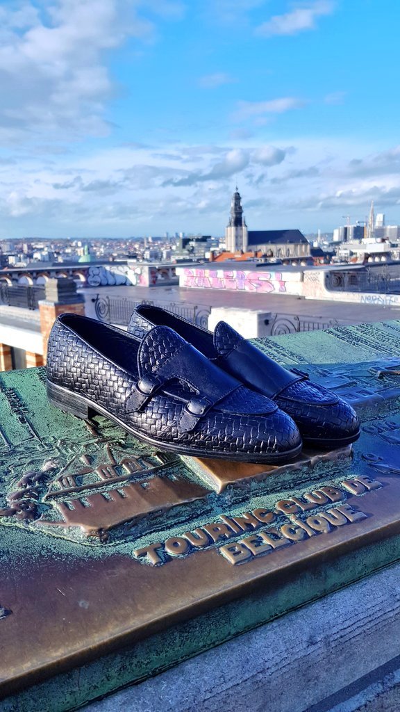 VelcrozDesigns's tweet photo. SHOES TO LIVE IN: Velcroz Loafer X Presidential are #MadeForRoyalty.
Price: N25,000
Nationwide Delivery
#StyleLikeNoOther https://t.co/eoMFaF89YW