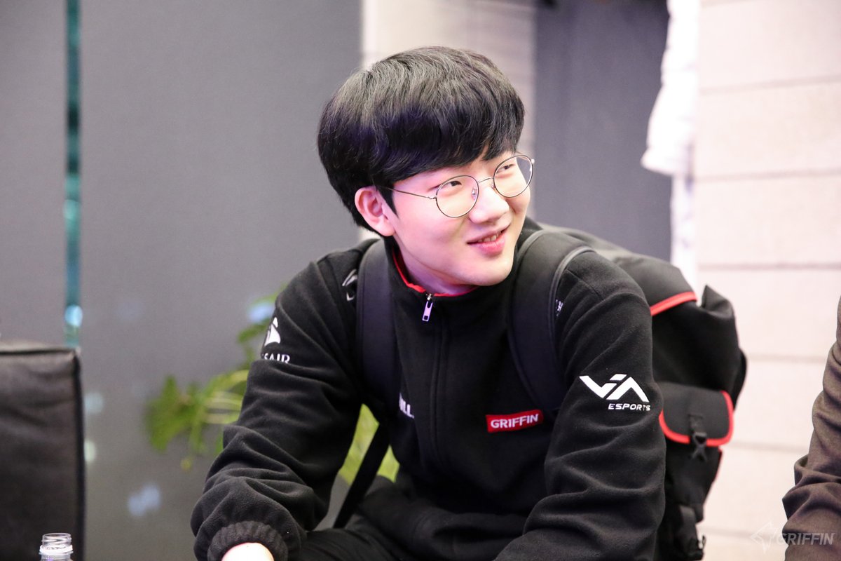 TeamGriffinLoL's tweet photo. πΈGriffin LCK Week 4 #FINPIC
5μ£Όμ°¨μ λ μ’μ λͺ¨μ΅ 보μ¬λ릴 μ μλλ‘ μ΄μ¬ν νκ² μ΅λλ€. λ§μ μμ λΆνλ립λλ€!
We will do our best to improve ourselves for week 5. Please support us!
πmore photos: https://t.co/nlrKJtqLrV https://t.co/HOQ70wZSa7
