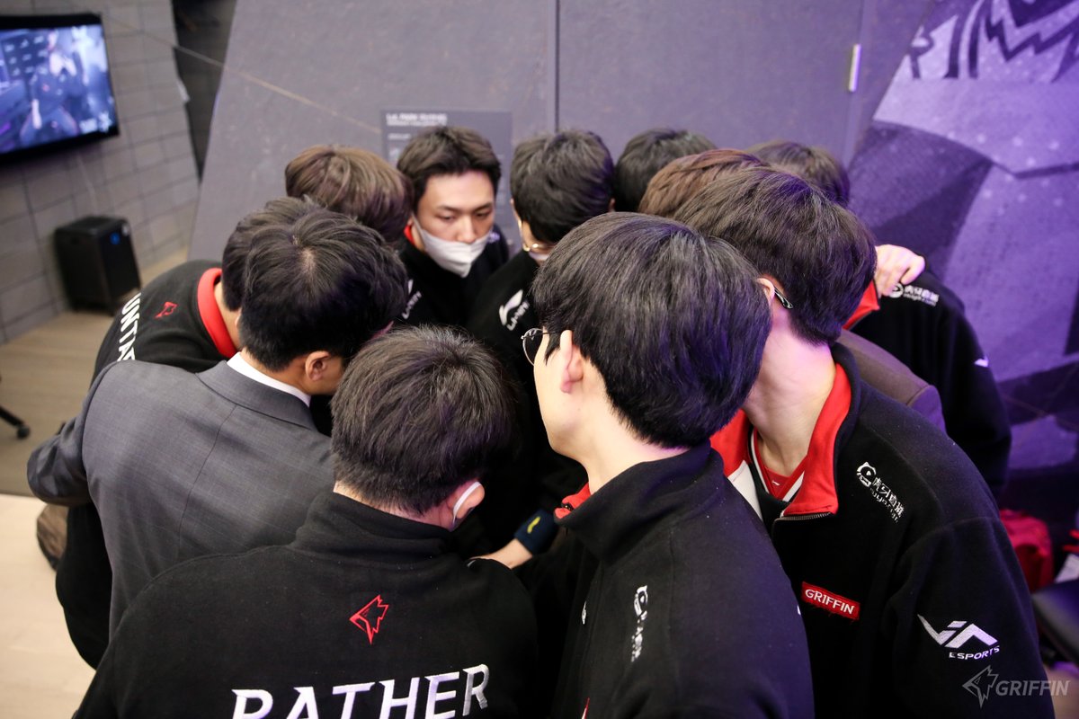 TeamGriffinLoL's tweet photo. πΈGriffin LCK Week 4 #FINPIC
5μ£Όμ°¨μ λ μ’μ λͺ¨μ΅ 보μ¬λ릴 μ μλλ‘ μ΄μ¬ν νκ² μ΅λλ€. λ§μ μμ λΆνλ립λλ€!
We will do our best to improve ourselves for week 5. Please support us!
πmore photos: https://t.co/nlrKJtqLrV https://t.co/HOQ70wZSa7
