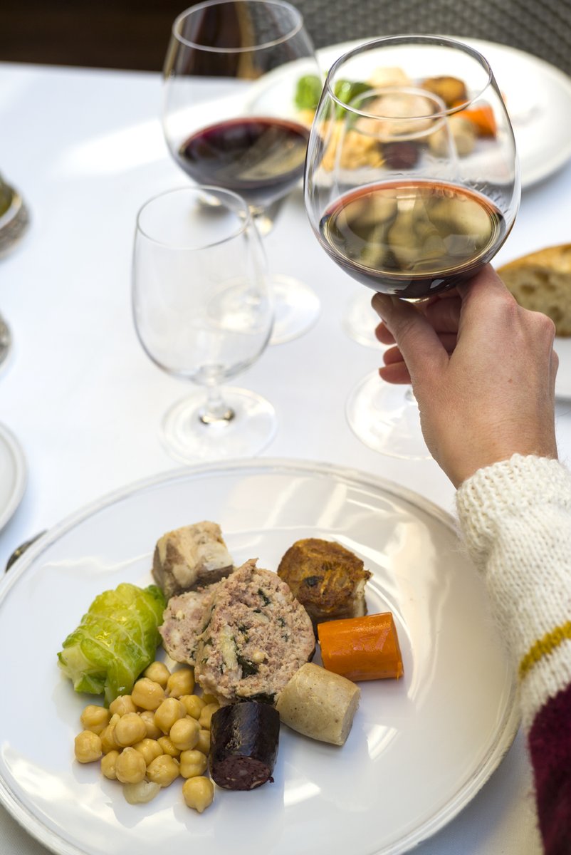 Ja no queden molts dies per gaudir del nostre esplèndid menú Escudella. T'esperem abans que arribi la primavera restaurantwindsor.com / 932 37 75 88