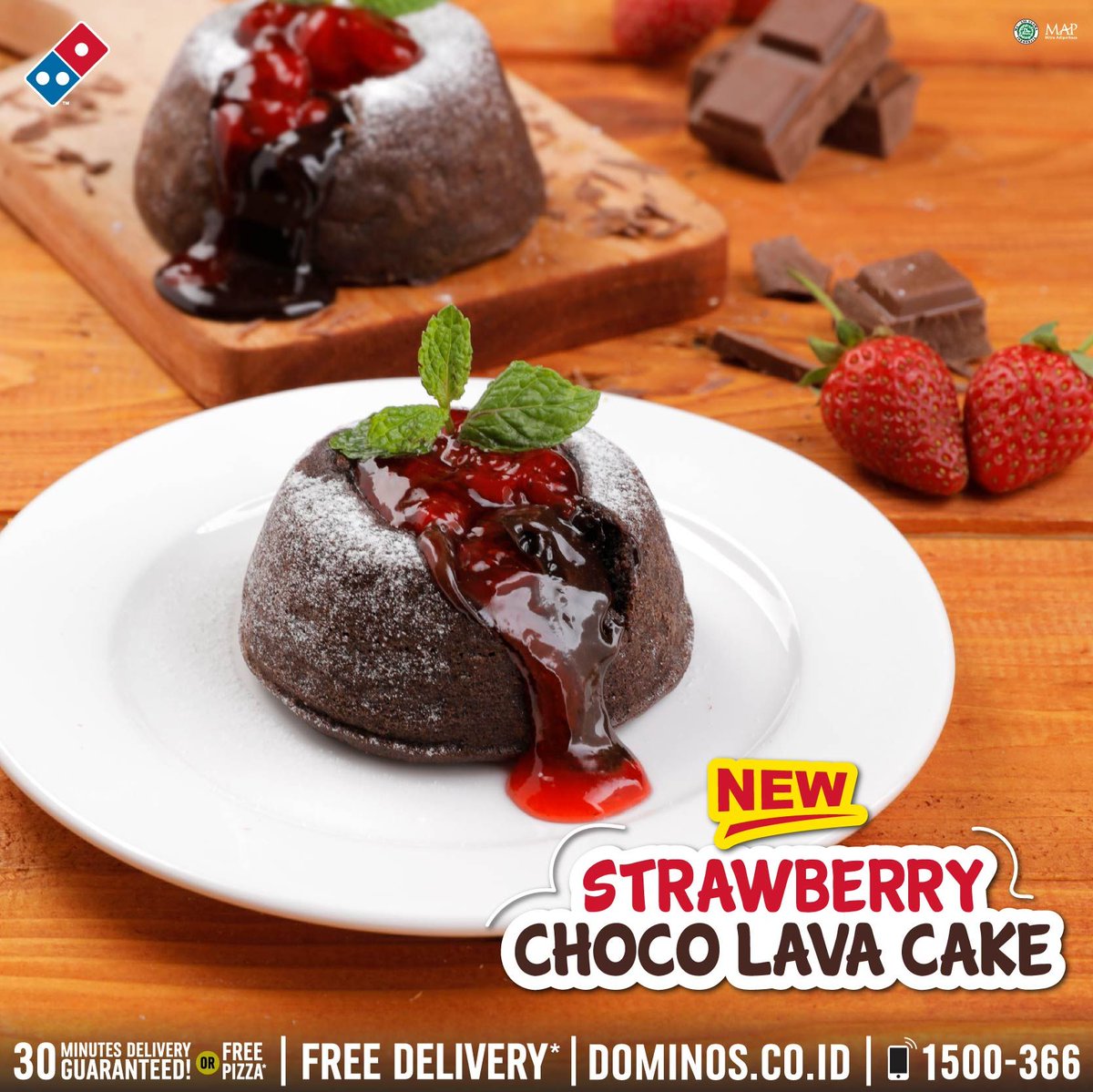 Strawberry Choco Lava Cake Kue Cokelat hangat dengan lelehan cokelat dan sa...