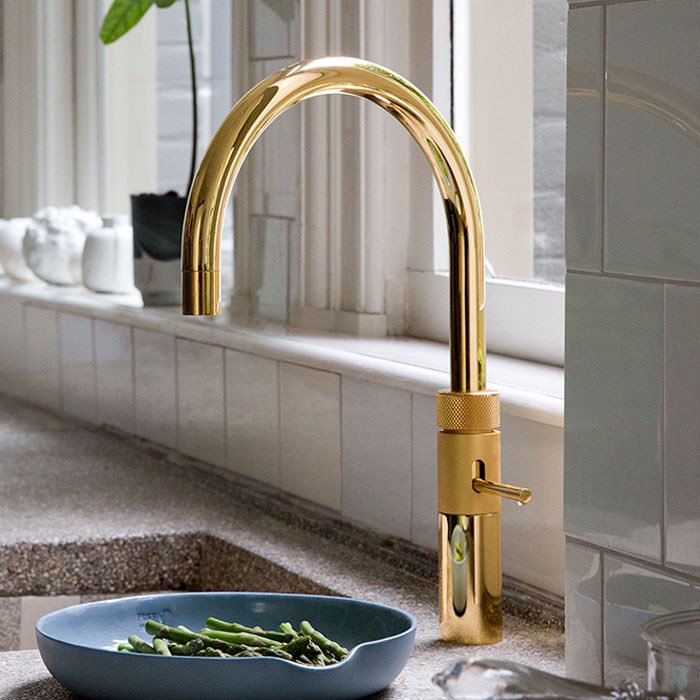 ReallyLinda's tweet photo. I’m back @kbb_birmingham in the NEC today. Caught up with the team @quookeruk yesterday - their new product will do hot, cold, boiling, chilled &amp; fizzy water, all from one tap! Perfect for ‘drinks station’ area in your kitchen... https://t.co/LR2H8wySJL https://t.co/sgOqJofKHf