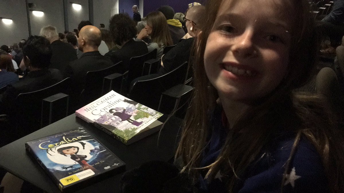 UKLize's tweet photo. @neilhimself @TheHawkeCentre #neilgaiman #thehawkecentre seeing a hero! https://t.co/vW7DLQDSv2