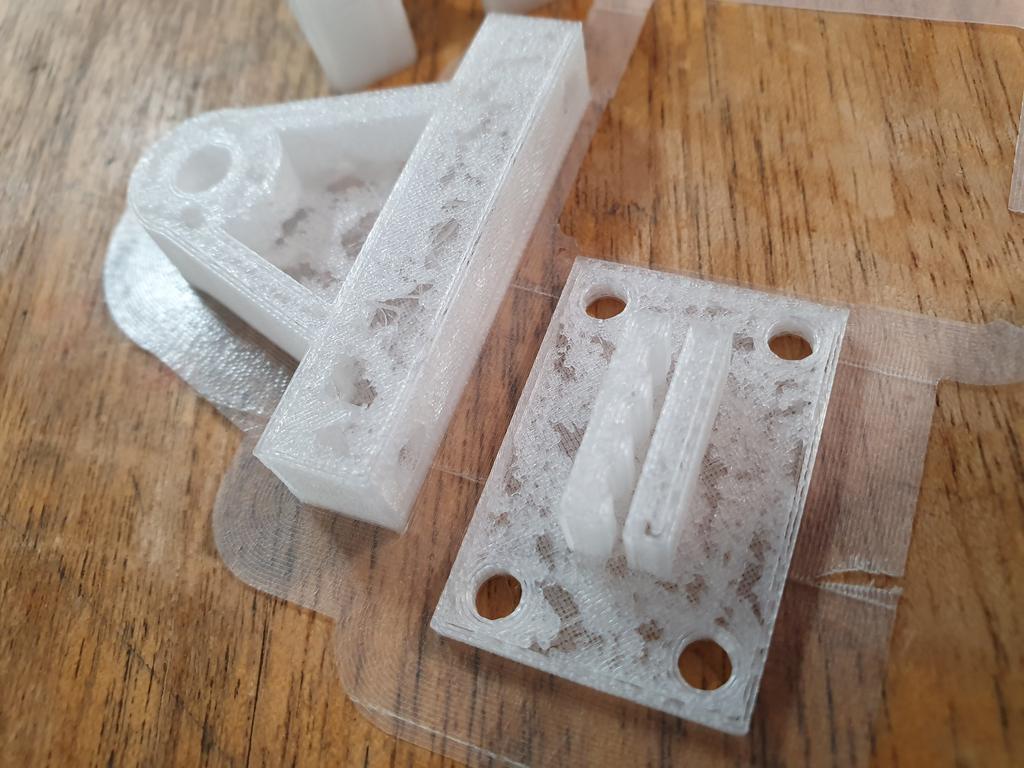 BioQuisitive's tweet photo. Any ideas of what might cause this? Is the extruder too close to the bed? #3dprinting @JAYTEEAU its https://t.co/qwHM8CYWXS
