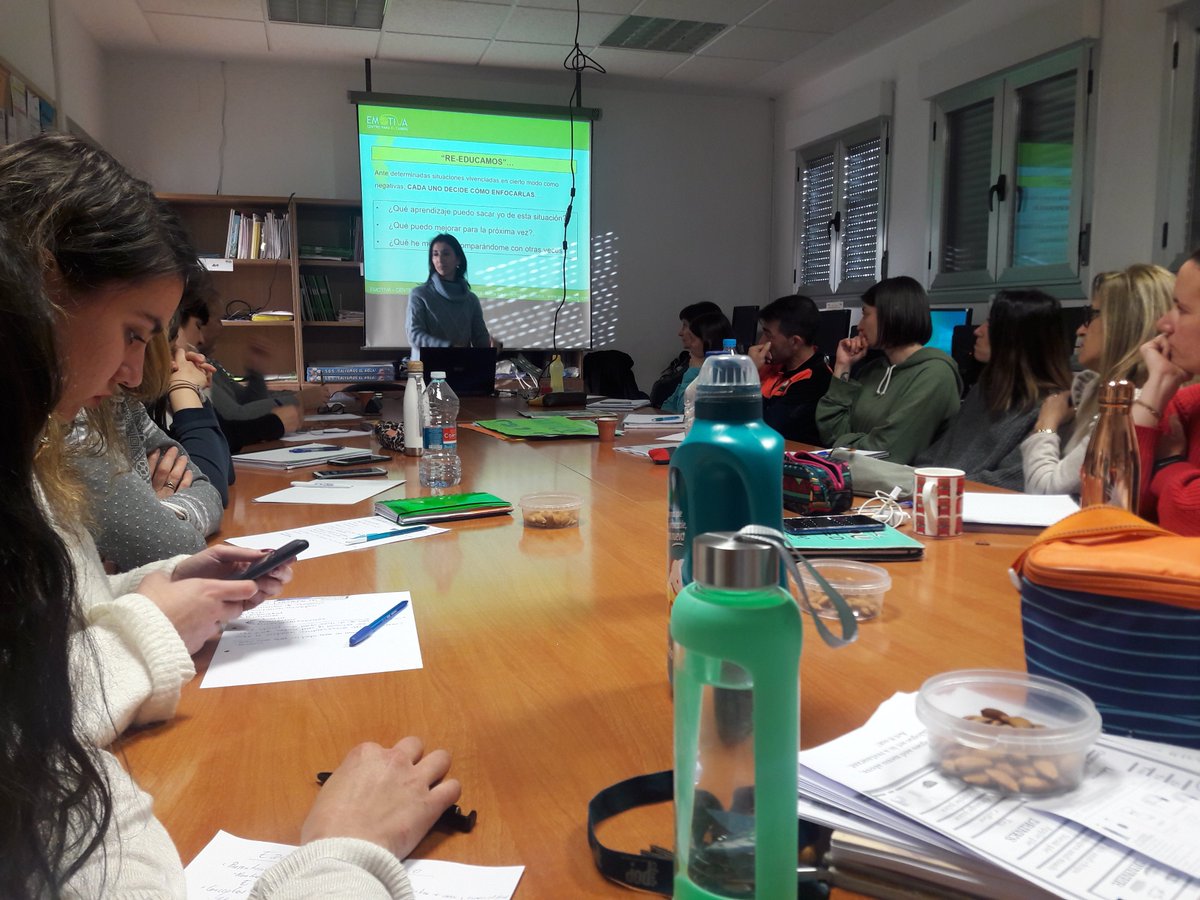 Escuela de Ólvega tweet media