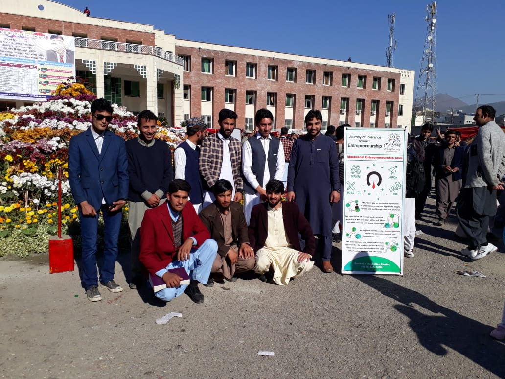 TFTolerance's tweet image. TFT Team Malakand from the University of Malakand organized and expo on the theme of promoting peace and tolerance in their region.
Students from different departments participated in the expo.

#HumaraAzm
#Srengthening_Student_Bodies
#TogetherForTolerance
#TeamMalakand